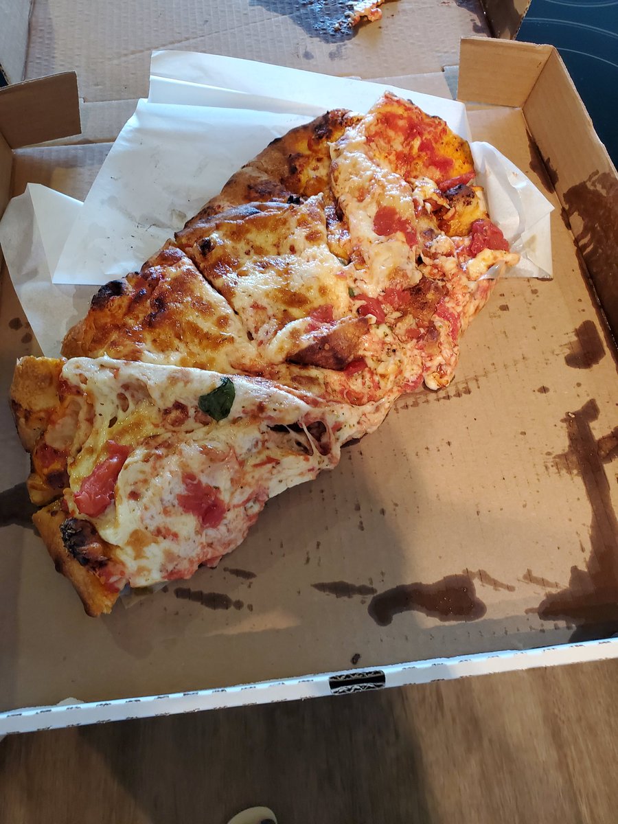 manugarciac's tweet photo. @DoorDash Amazing service, and what you offer in return is $2.50, a joke. And customer support doesn't reply of course. https://t.co/VhdoXFB5OV