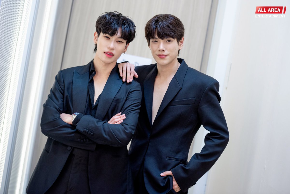 allarea_ent's tweet photo. [VDO] “ต้าห์อู๋-ออฟโรด” เปิดกล้อง Q1 แล้ว ทุกอย่างผ่านไปด้วยดี เพราะเราเข้าใจกัน พร้อมฝากให้ติดตามซีรีส์ เตรียมฉายเร็ว ๆ นี้

📹 : https://t.co/Z9sTfGlTQB

#รักไม่รู้ภาษาบุกวันสนั่นจอ 
#oneสนั่นจอ2023 #รักไม่รู้ภาษา 
#LoveInTranslation
#ต้าห์อู๋ #offroadKTP #ต้าห์อู๋ออฟโรด https://t.co/9CkODHEFRV