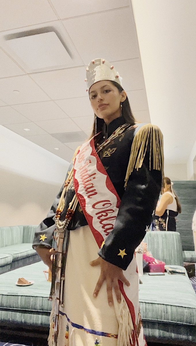 herculilz's tweet photo. Kiowa women’s battle coat — For the Kiowa people, these coats signify war trophies obtained from battles with the United States gov. Kiowa women warriors and Kiowa women of prestige wear and carry battle trophies to display pride and honor and also to intimidate the enemy. https://t.co/E0fuRKGHTd