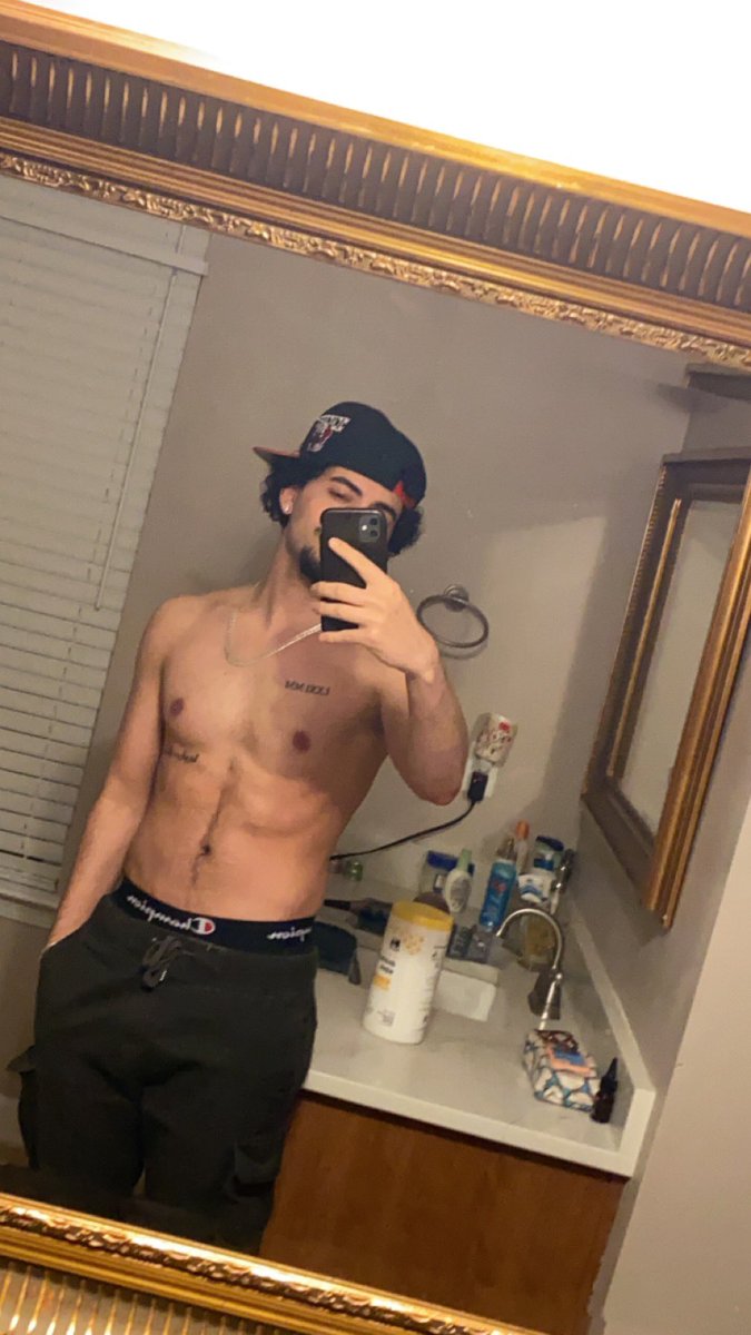 SefsComeUp's tweet photo. Mirror pic https://t.co/63qGb5M5PL