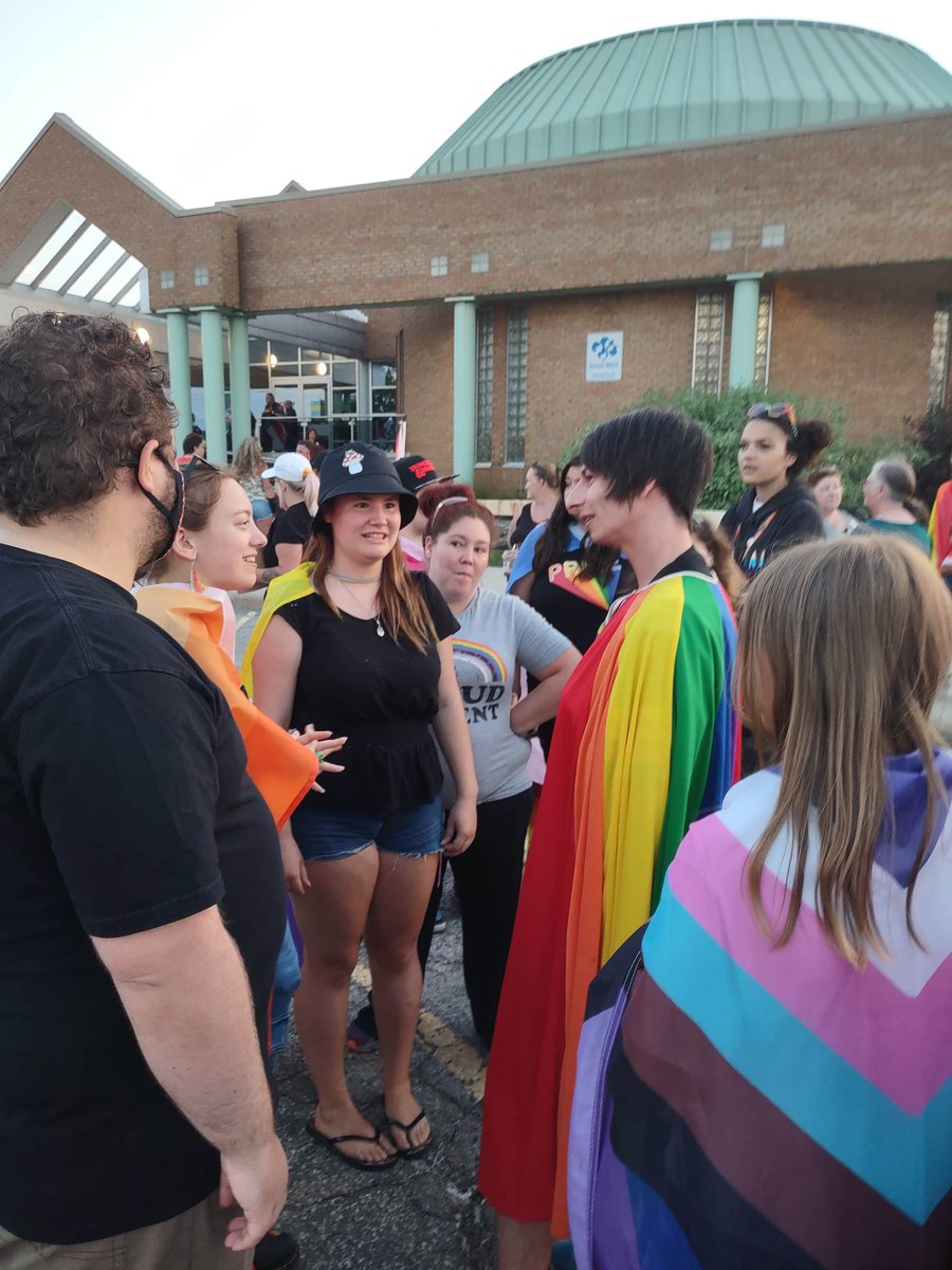 JustinPrestonn's tweet image. BREAKING: #Niagara Catholic School Board votes IN FAVOUR to fly the #Pride flag during the month of June. 

Niagara Catholic school board has voted AGAINST requiring that only the Canadian flag be flown at schools!

The progress pride flag will stay up!

#LGBTQ #LoveWINS