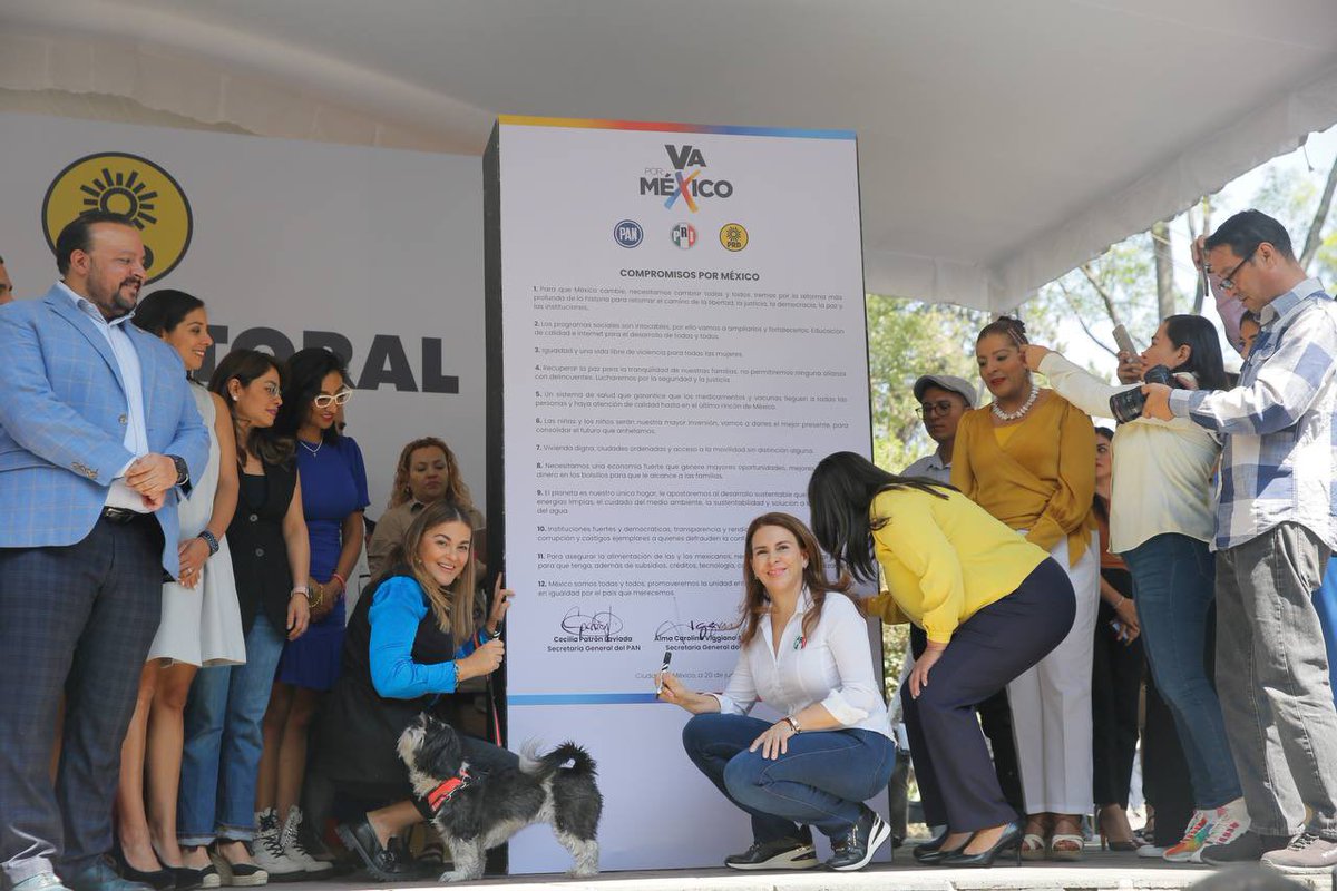 AccionNacional's tweet photo. Para construir la plataforma electoral 2024, saldremos a las calles para escuchar a la ciudadanía y atender sus demandas. Hoy firmamos el documento “Compromisos por México”, donde nos comprometimos a trabajar en un proyecto común basado en el diálogo y la unidad. https://t.co/OUBkpOvJLp