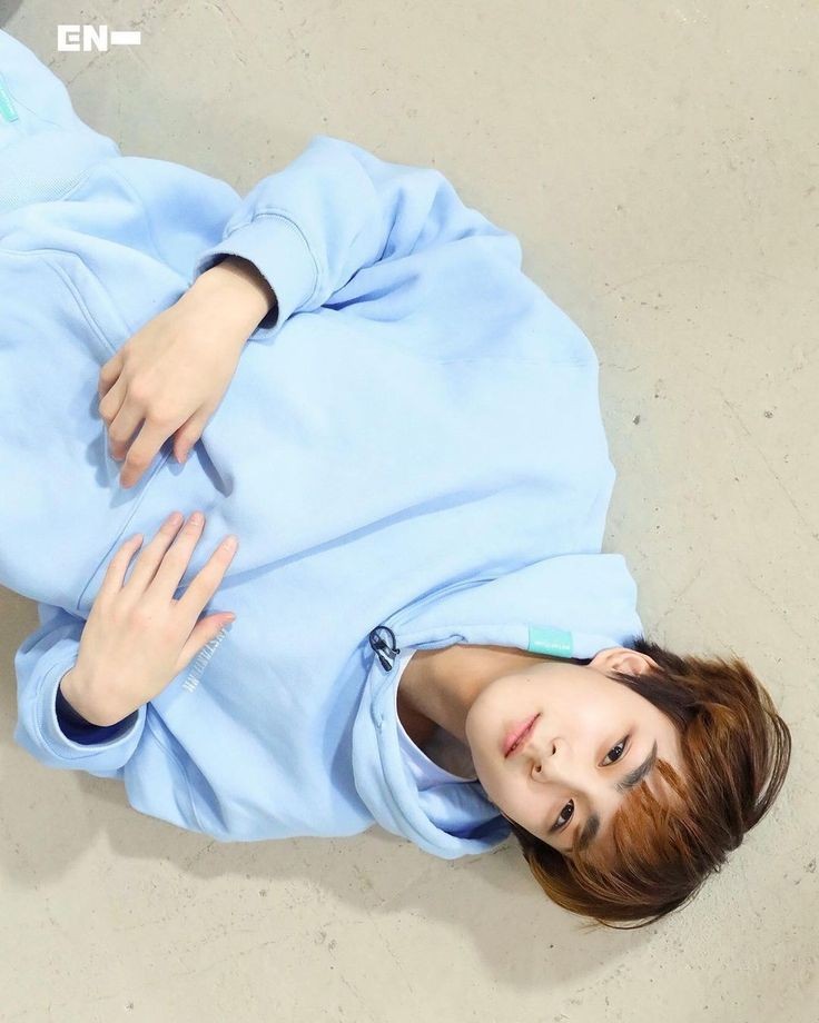 moznarch's tweet image. Aku mau di puk puk di pala