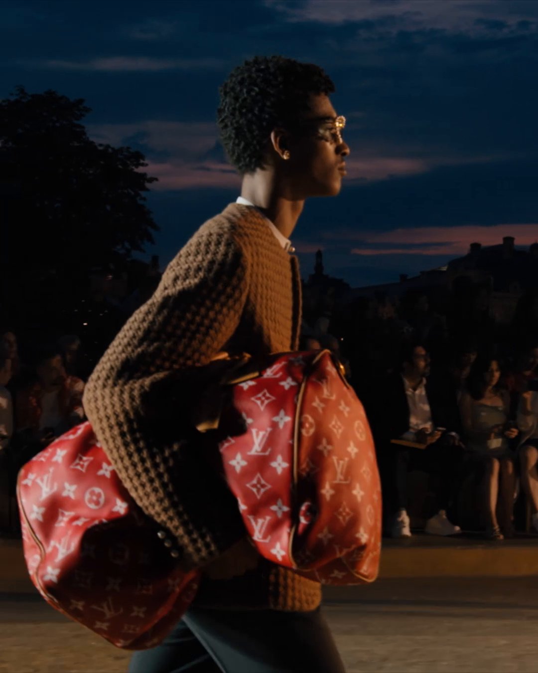 Louis Vuitton on Twitter: #AshtonSanders at the #LVMenFW20 Show.  @virgilabloh presented his latest collection for #LouisVuitton at the  Jardin des Tuileries in Paris. Watch now on Twitter and at   Music performed