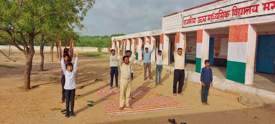 SwaroopSingh002's tweet photo. अंतर्राष्ट्रीय योग दिवसस्य हार्दाः शुभेच्छाः।

One who does sun salutations daily gains longevity, wisdom, strength, virility, and lustre.
- Suryanamaskara Samapana Mantra

#yogaday2023 #internationalyogaday #sanskrit #yoga #meditation #yogalife #yogdiwas #yogachallenge https://t.co/ZIfkPys2cg