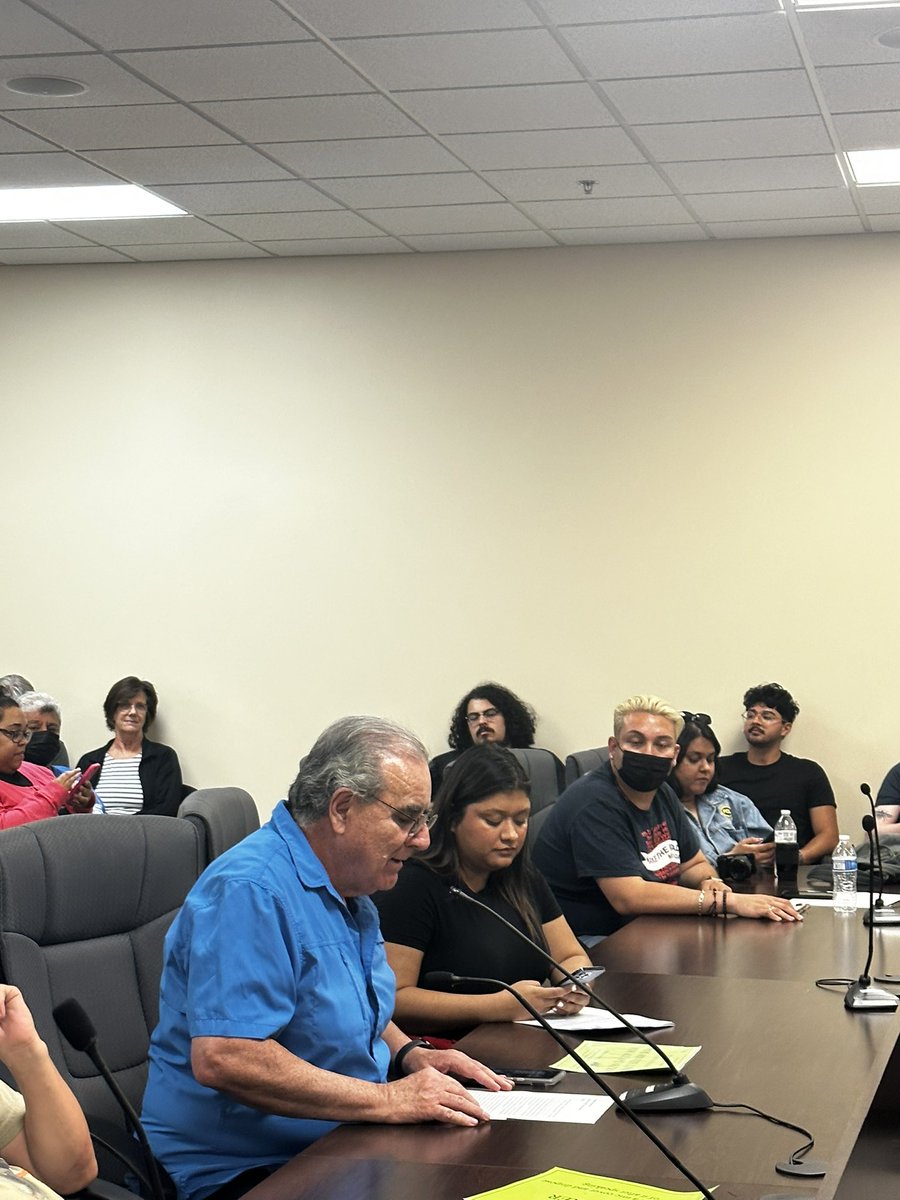 Chispa_NV's tweet photo. “For the most vulnerable members of our community, energy bills compete with other household costs, such as rent or mortgage payments, groceries, car payments, & health care.” - Chispa Lider Jose Luis Chavez Sanchez live from the @nevada_puc in #LasVegas
#NoToRateIncreases https://t.co/yhbWl99Ouk