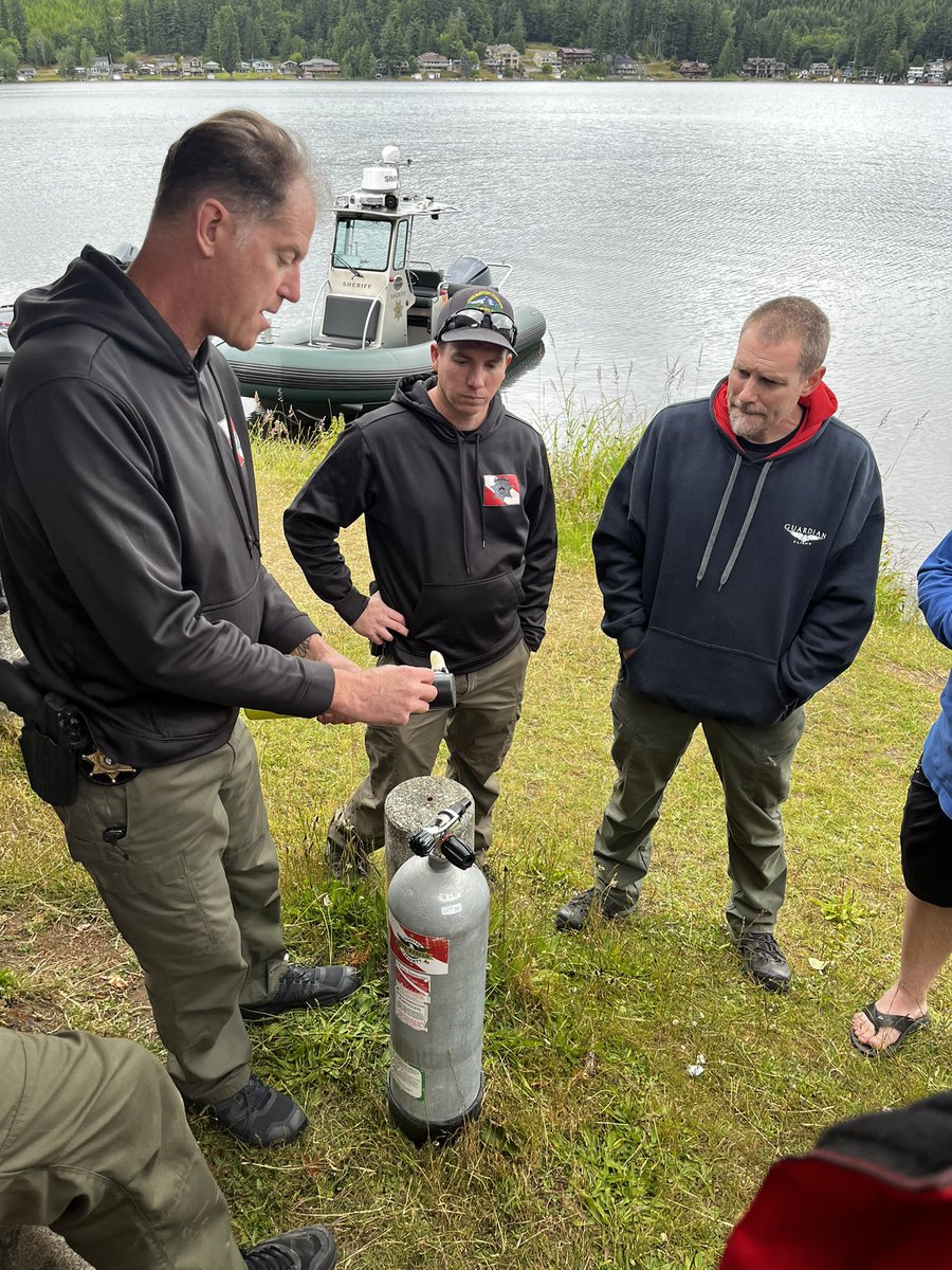 LaceyFireDist3's tweet photo. Dive Team members from LFD3 & @ThurstonSheriff conducting dive training earlier today.
“Every day must be a learning day and should be conducted as if lives depend on its success… because they do”. That’s the #LFD3Way https://t.co/fIAJ6CEN9j