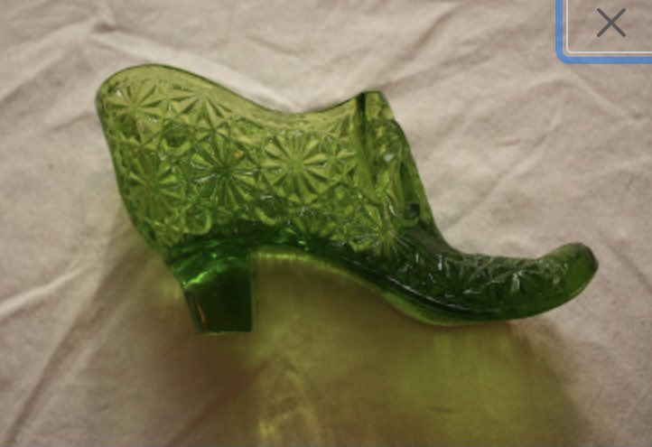 emmasattic98's tweet photo. Vintage Kanawha Green Daisy and Button Slipper by EmmasAtticTreasures https://t.co/YM9X1dkMMH via @Etsy #Glass #Kanawha #Green #Slipper #DaisyAndButton https://t.co/tpx1SwMqq9