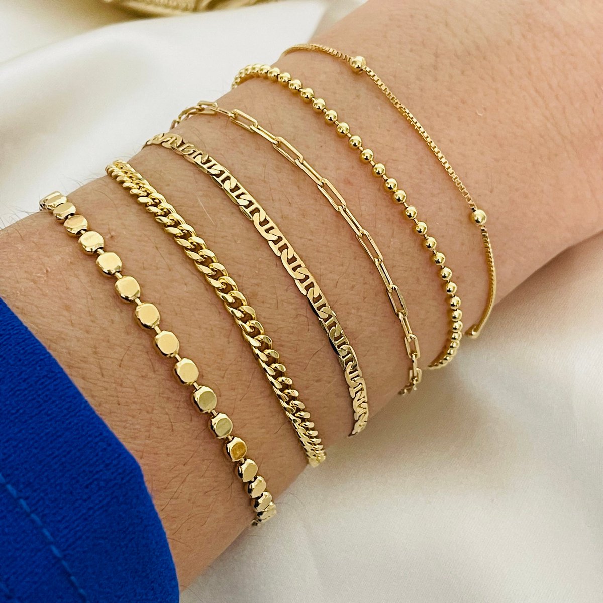 StoreAgata's tweet photo. Excited to share the latest addition to my #etsy shop: Set of 6 Everyday Layering Bracelets, Gift for Mom, Gold Chain Bracelet, Dainty Simple Bracelet, 18k Gold Filled Bracelet Set https://t.co/QCQtaFTG4f #summerbracelet #bridesmaidgiftidea #giftidea #etsybracelet https://t.co/DGZoujurVQ