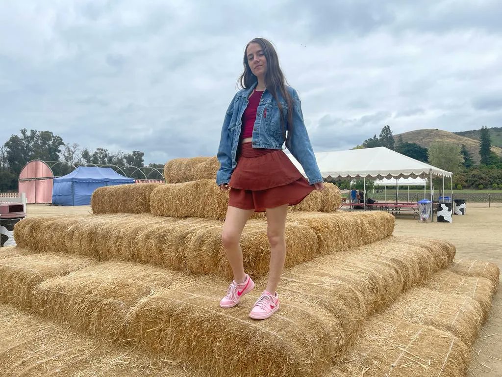 ATKGirlfriends on Twitter: "Such a sexy look on her face here as she lifts those arms and shows