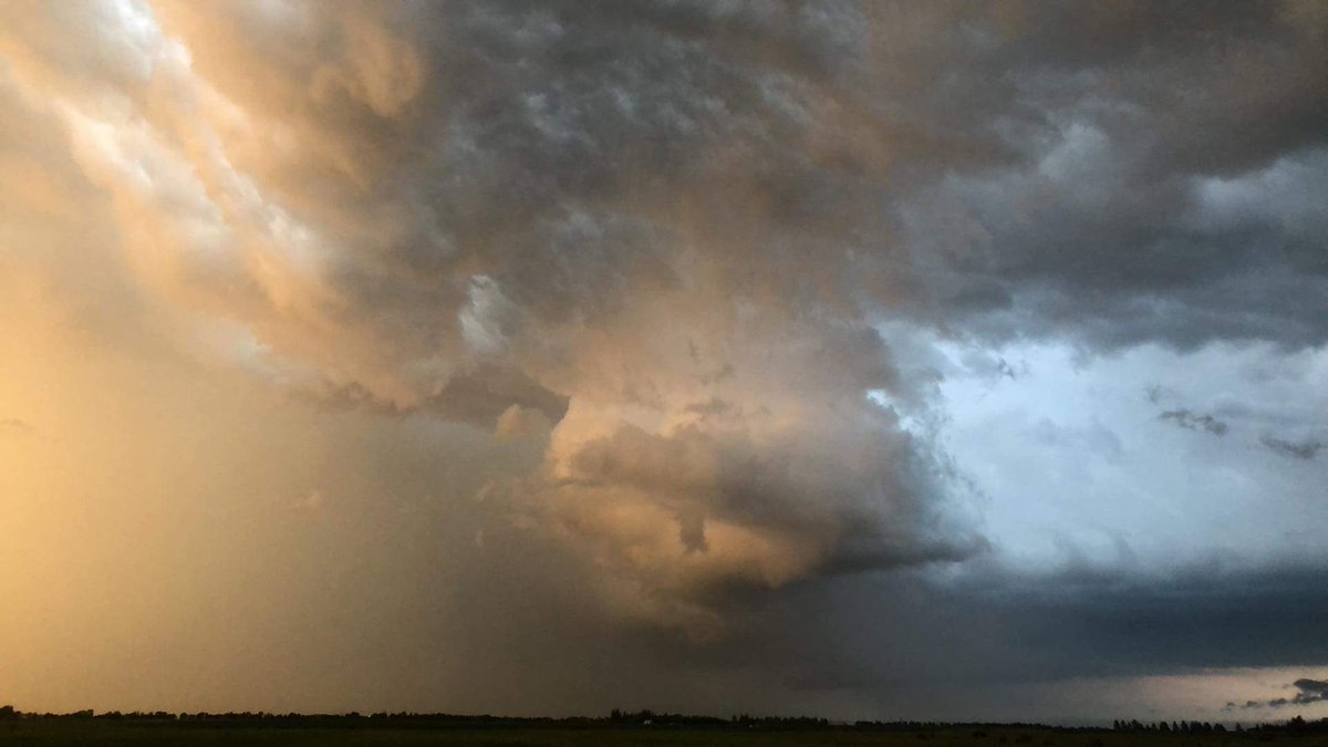 This storm is/was not messing around!!! CFB Shilo just before sunset.

#mbstorm