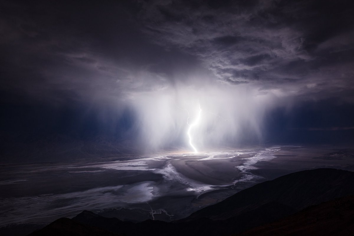 Here’s another image from Death Valley on Thursday night. This bolt landed towards the back of Devil’s Golf Course. My best guess is that this was between 100 and 200 feet below sea level! #cawx