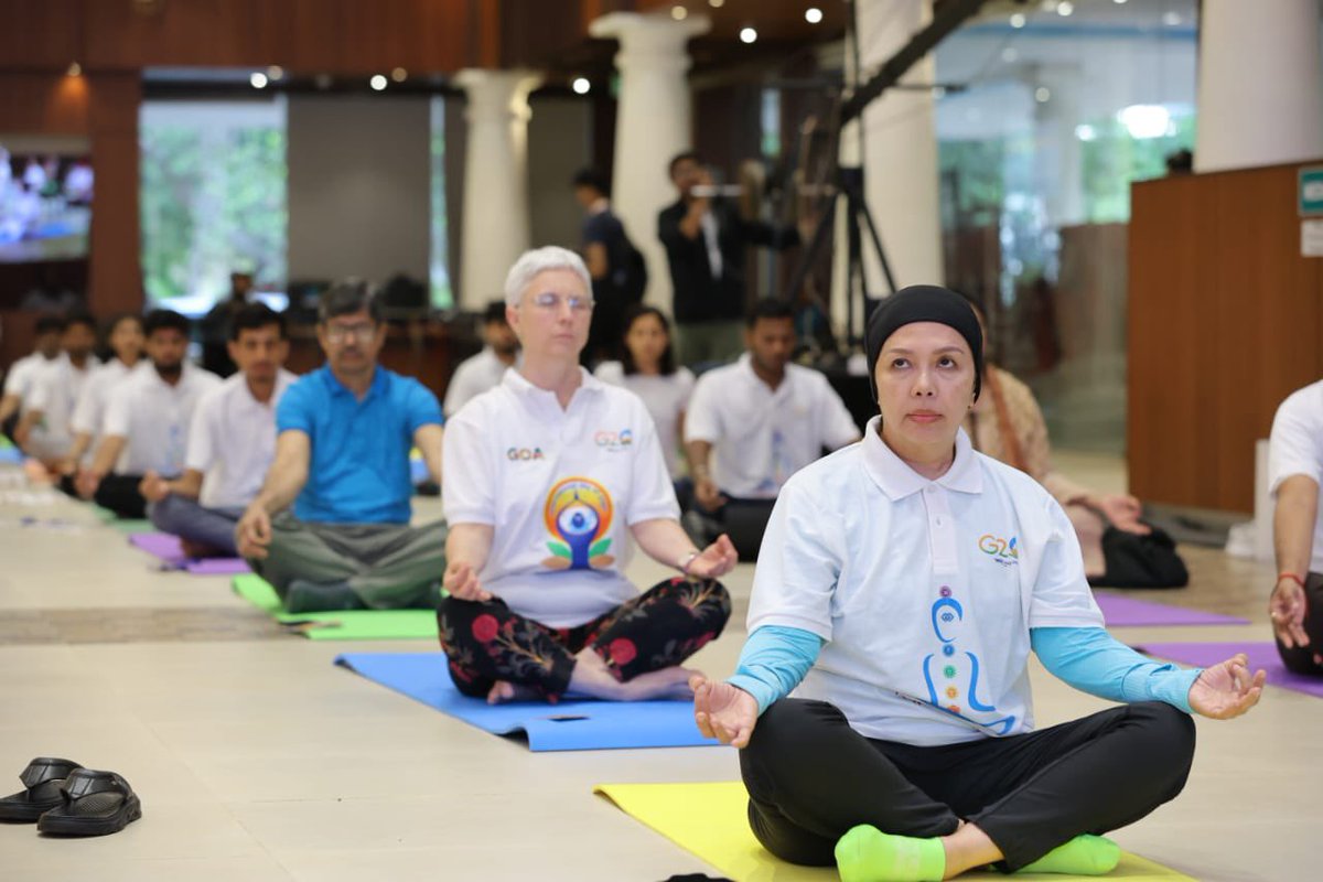 tourismgoi's tweet photo. Exploring  self-discovery through Yoga !

@tourismgoi in association with Raj Bhawan Goa, hosted a Yoga session for the G20 delegates on the ocassion of   International Day of Yoga at Darbar Hall, Raj Bhawan. The delegates enthusiastically participated in the Yoga Session. https://t.co/uHvFtyELtq