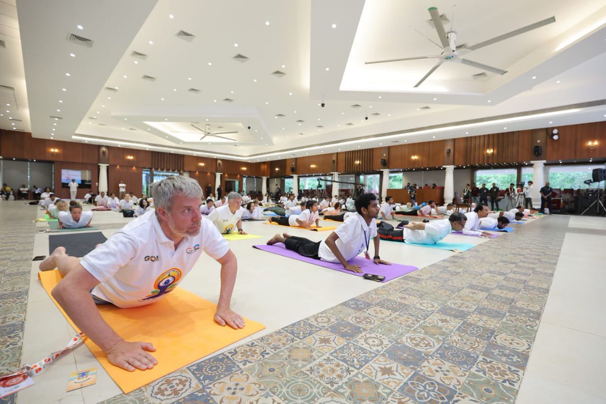 tourismgoi's tweet photo. Exploring  self-discovery through Yoga !

@tourismgoi in association with Raj Bhawan Goa, hosted a Yoga session for the G20 delegates on the ocassion of   International Day of Yoga at Darbar Hall, Raj Bhawan. The delegates enthusiastically participated in the Yoga Session. https://t.co/uHvFtyELtq