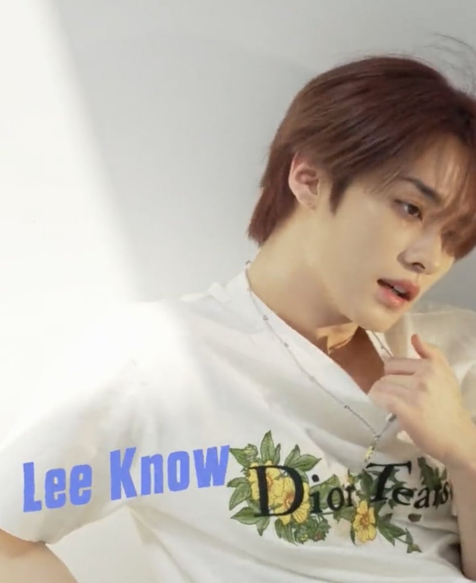 dailyseung2's tweet photo. LEE KNOW… 🧎‍♀️🧎‍♀️🧎‍♀️ https://t.co/TadX0yWAjU