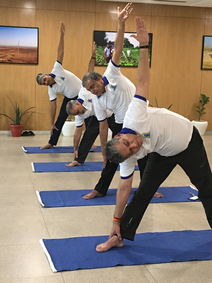 MinOfCooperatn's tweet photo. Ministry of cooperation celebrated International Day for Yoga in its premises. Yoga protocol was followed with participation of all Officers and staff led by Respected Secretary, MoC Sh. Gyanesh Kumar.

#YogaforVasudhaivaKutumbakam 

@PMOIndia 
@AmitShahOffice 
@moayush https://t.co/NSTnpuWXS3