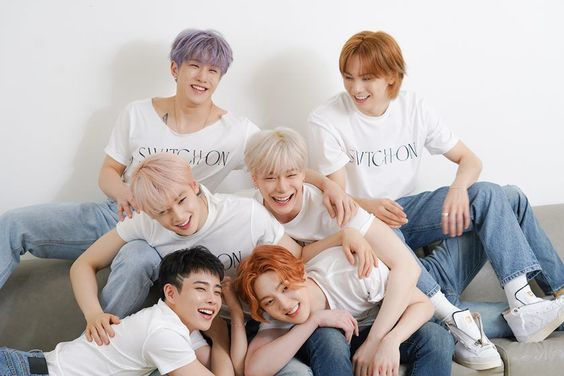 bobahyukie_'s tweet photo. astro and seventeen interaction moments - a thread https://t.co/PEoLAr46Xn
