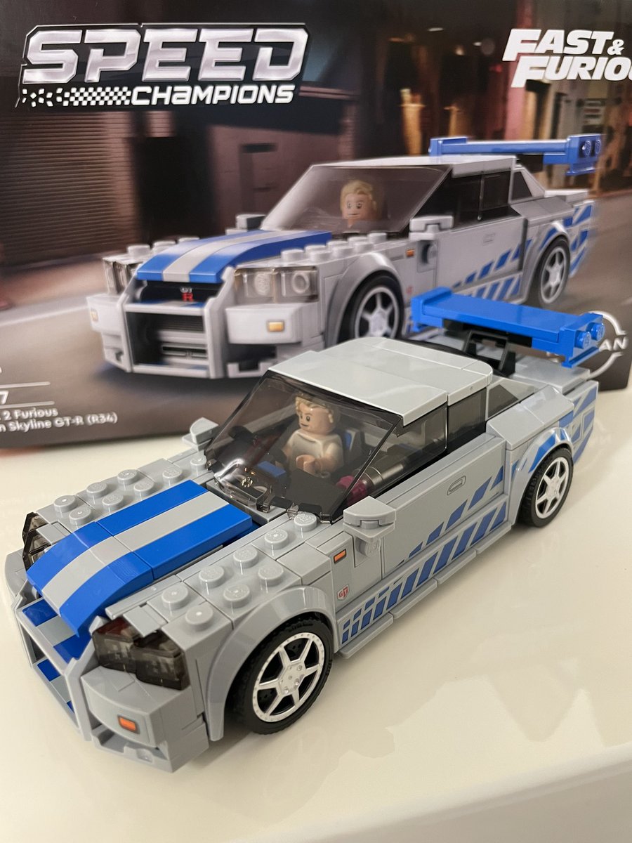 AppleFace_8's tweet photo. 完成したぞ。
LEGO意外と楽しいかも。
#LEGO #FastAndFurious #GTR #Nissan 
#ワイスピ #レゴランド #レゴ https://t.co/sUhStGzYsZ
