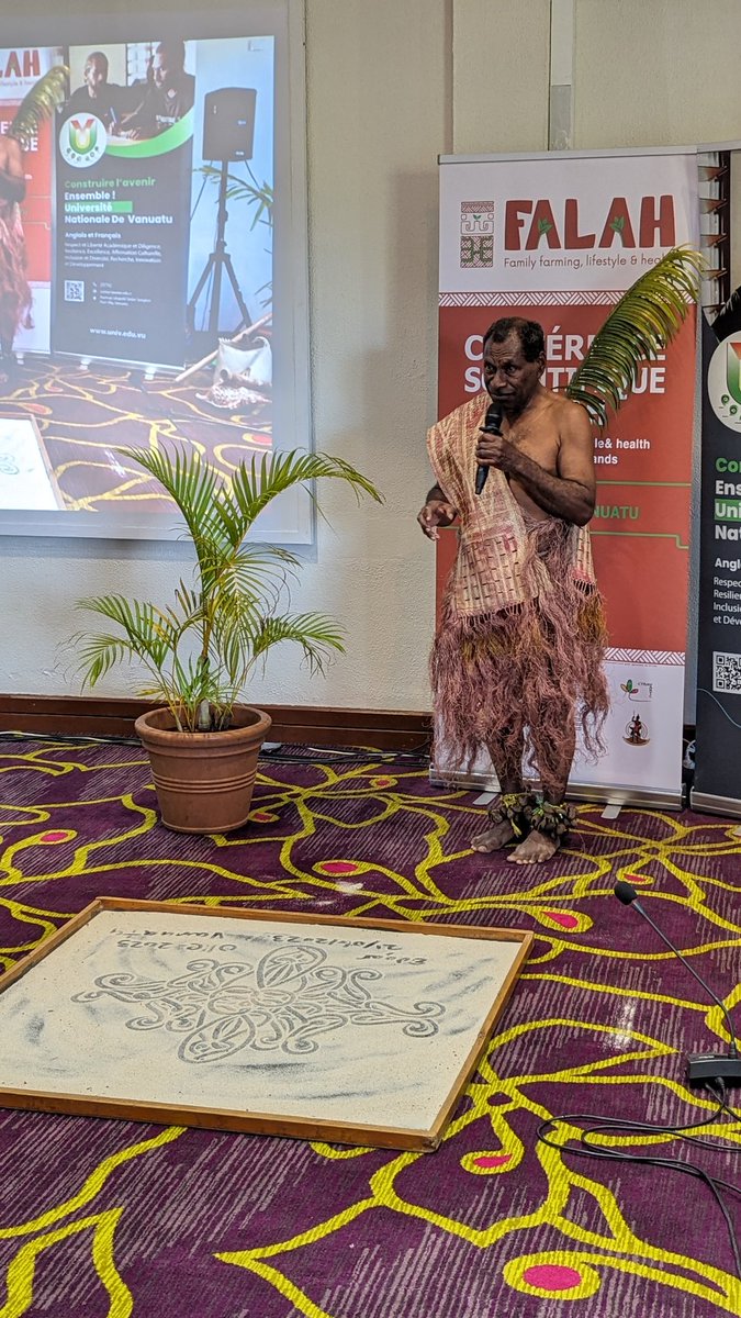 FALAHpacific's tweet photo. Back from lunch break with sand drawing, before continuing the presentations. https://t.co/IwdyZXTqqz