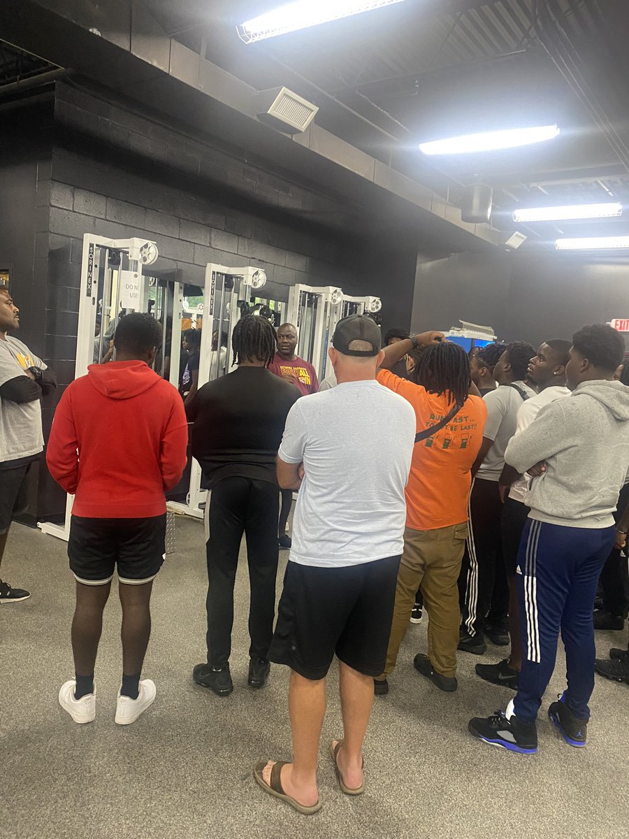 Stopped by BETHUNE COOKMAN today with some of the guys. Learned more football and more history. 🙏🏾🦅 #CultureWins🦅 @BCUGridiron