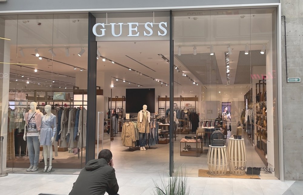 'Young, Sexy, Timeless' @GUESS clothing company continues to support Russia's genocide in Ukraine. The company generated record revenue of $58 million in 2022 in Russia.