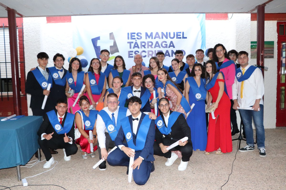 El viernes 16 de Junio tuvo lugar en el Centro el Acto de Graduación de nuestro alumnos de 2º de Bachillerato. El Acto fue presentado por la Jefa de Actividades extraescolares con el discurso del director, los tutores, los alumnos y el presidente del AMPA