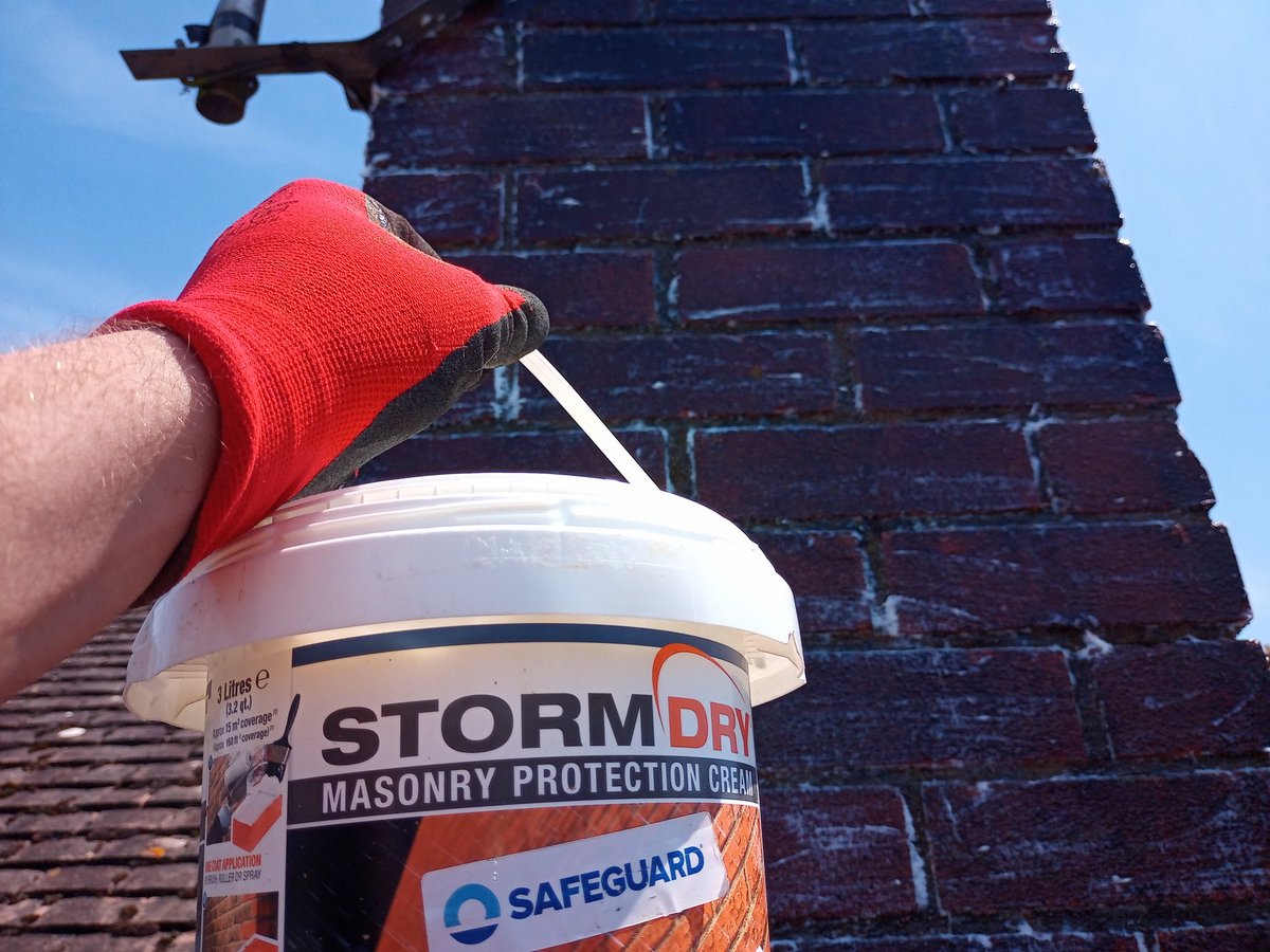 WRepointing's tweet photo. Impressed with the Stormdry waterproofing cream. A little goes a long way ! Getting this done before the solar panels are fitted plus there was a water ingress issue. A beautiful sunny day in Ferring, West Sussex. 😎
#Stormdry, #Waterproofing, #Chimney, https://t.co/bYKhFcplYq