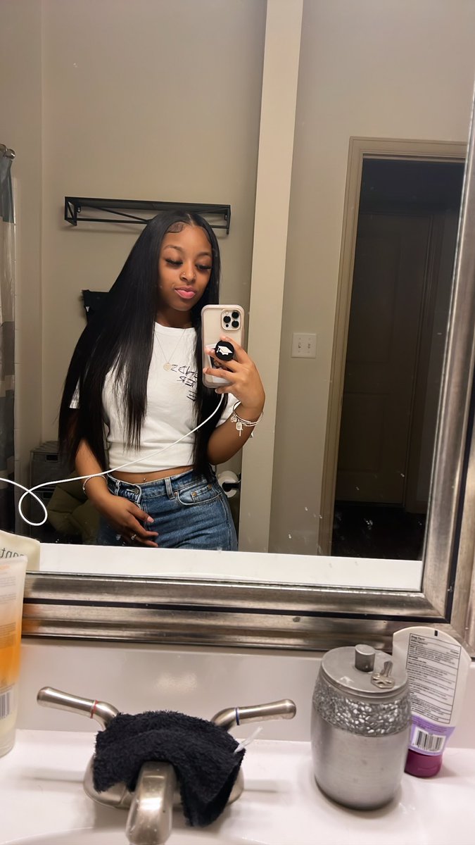 renayaunique's tweet image. ho just called me “medium ugly”, am i medium ugly? 😂😂