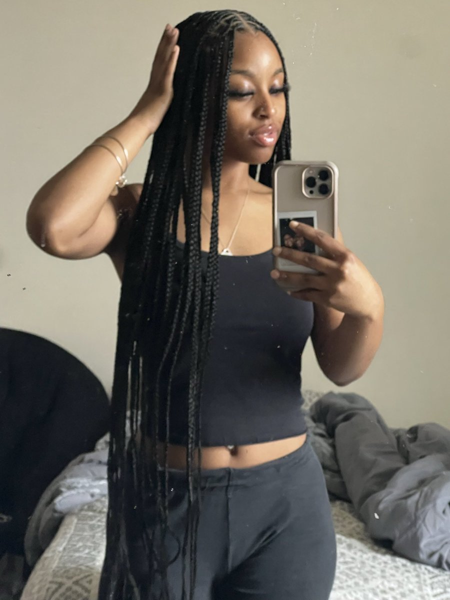 renayaunique's tweet image. ho just called me “medium ugly”, am i medium ugly? 😂😂