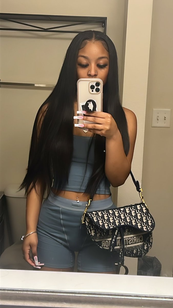 renayaunique's tweet image. ho just called me “medium ugly”, am i medium ugly? 😂😂