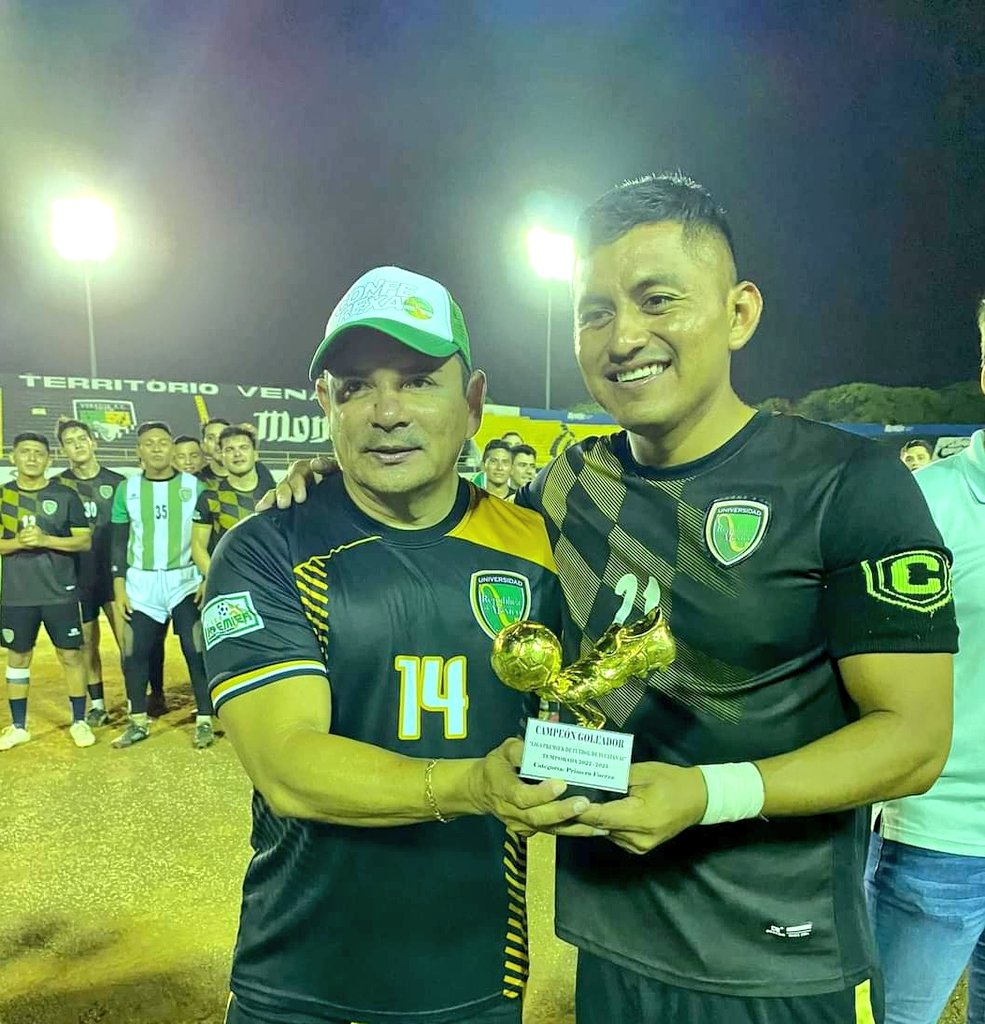 futbolyucateco's tweet photo. 🎩 VOLANTES:
▫️'Chucho' Castro (🇲🇽 República)
▫️'Cristo' Rodríguez (🦁 Mayab)
▫️Jorge Durán (🇲🇽 República)
▫️Hary Basulto (🦅 Rogers)
⚽️ DELANTEROS:
▫️Hugo Navarro (🇲🇽 República)
▫️'Manolo' Campos (🦌 CUM)
💥 REVELACIÓN:
▫️Diego Somohano (🇲🇽 República)
#LPY https://t.co/75uGh4XpOL