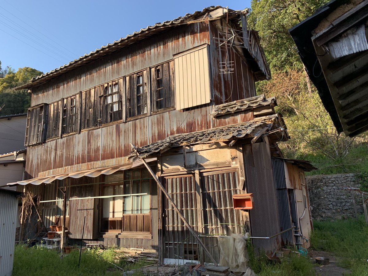 Abandoned house.

#Abandonedhouse
#Oldhouse
#廃屋