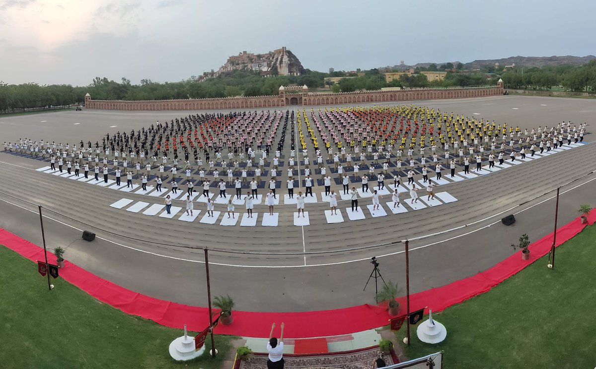 BSF_STCJodhpur's tweet photo. “योगश्चित्तवृत्तिनिरोधःl”
21 वें अंतर्राष्ट्रीय योग दिवस पर, स.प्र.केन्द्र, सीसुबल जोधपुर में कार्मिको, प्रशिक्षुओं के लिए योगा अलायंस सोसाइटी एनजीओ के सहयोग से योग अभ्यास का आयोजन किया गया। 

#IDY2023
#YogaforVasudhaivaKutumbakam https://t.co/dfsllixq3R