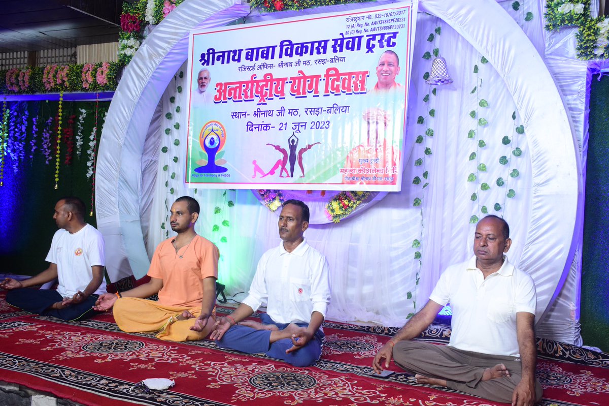 Mahantkaushlen2's tweet photo. अंतरराष्ट्रीय योग दिवस को अवसर पर श्री नाथ बाबा विकास सेवा ट्रस्ट द्वारा आयोजित योग शिविर
करे योग रहे निरोग स्वस्थ शरीर में ही स्वस्थ मस्तिष्क  का वास होता है https://t.co/rbSwpgV21Z