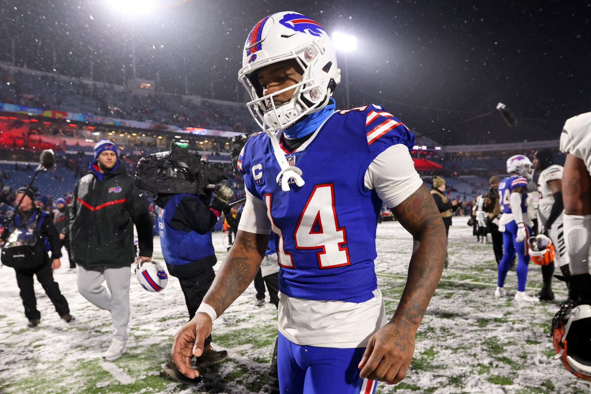 REPORT: #Bills WR Stefon Diggs’ frustration stemmed from QB Josh Allen not apologizing for a moment during the 2022 Divisional Round, where Allen asked Diggs if he had been “under there” to which Diggs replied “under where”, resulting in laughter from the team, via <a href="/17For6/">𝓙</a>.