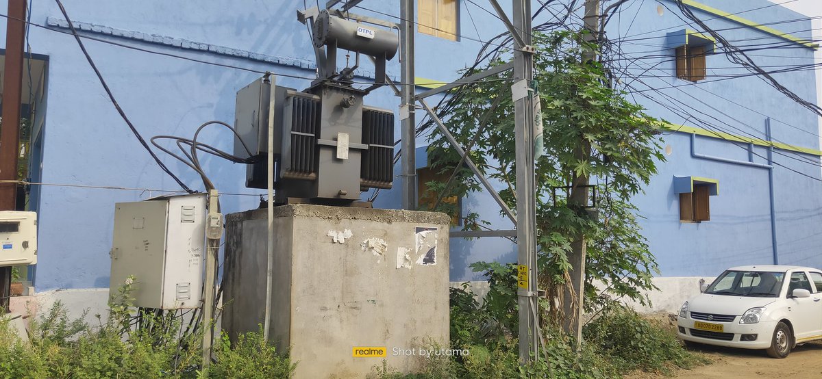 NahakUtama's tweet photo. Due to no safety boundry wall in transformer at high population area  , there is a high accident is likely to happen . so please provide safety boundry wall ASAP , to prevent from any accident .

Address-  Ankuli Nigam Nagar 4line Berhampur Ganjam:-760010
@TPSODL @BrahmapurCorp https://t.co/eBii4k00qY