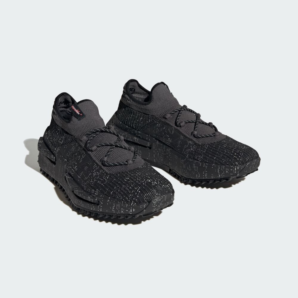 カリ・デウィット × アディダスオリジナルスNMD S1