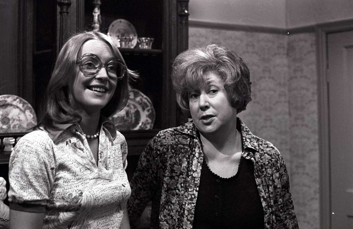 Remembering Anne Kirkbride and Maggie Jones who were born #OTD in 1954 and 1934 

#Corrie #ClassicCorrie #CoronationStreet