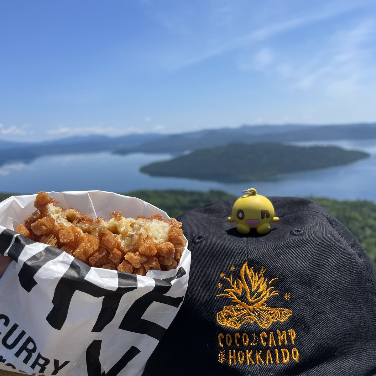 絶っ景✨✨✨
逆さ中島？？釧路湖がまるで鏡✨

会長も亞一人くんもBONボヤさんも見れなかった絶景💕
#美幌峠 
#小麦の奴隷 #ザックザクカレーパン 
#絶景朝ごはん 
#ネーミングが素晴らしい