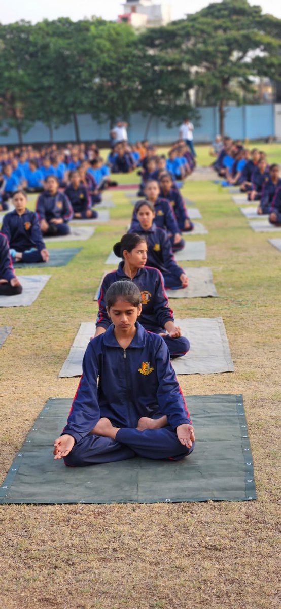 TeamLatur_NCC's tweet photo. #NCCforyoga
#Yoga
#ncctraining
#internationalyogaday
International Yoga Day 2023, NCC was observed by 437 cadets of 53 Mah Bn NCC undergoing Annual Training Camp 207 at Dayanand College Latur. Yogacharya Venkatesh Haliga guided the cadets. https://t.co/5FE31KFOV0