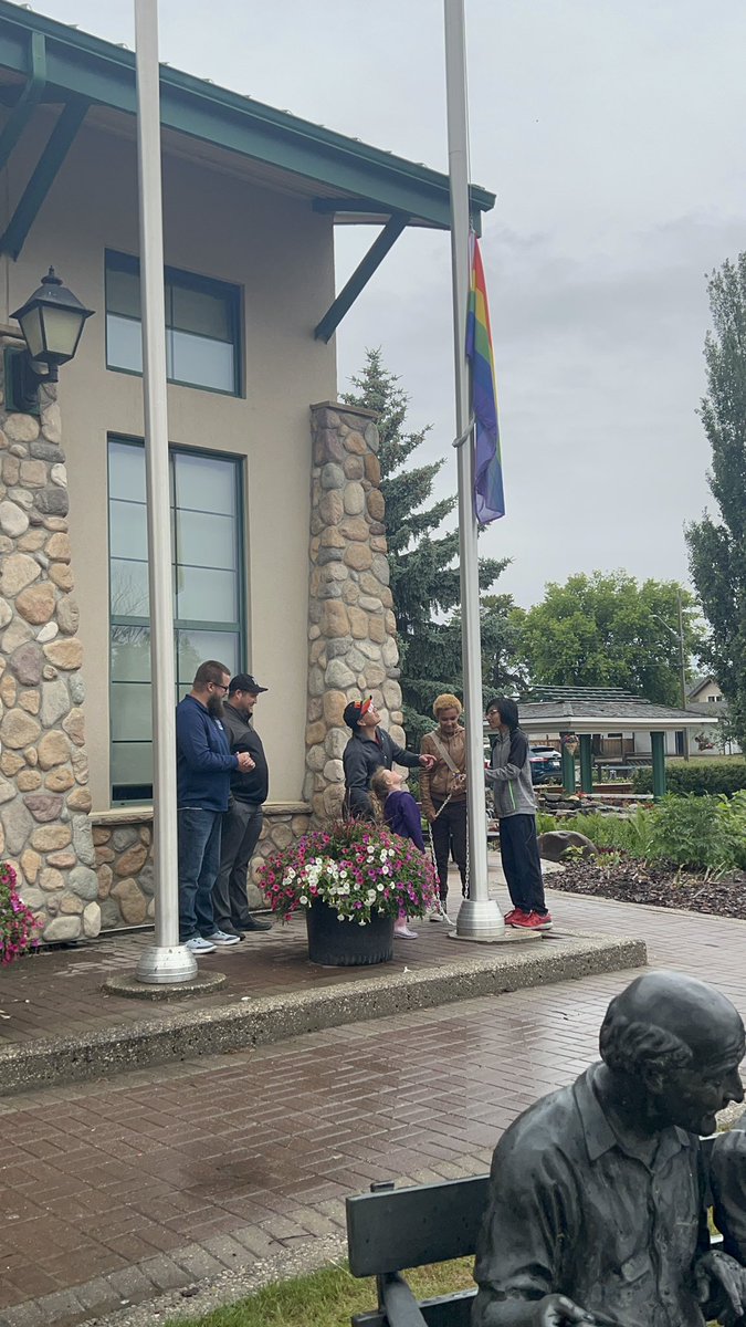 wchoy74's tweet image. Today we raised the #Prideflag to show our 2SLGBTQIA+ members that they are not only seen, but are #valued and #respected members of our #community 
Happy Pride month everyone! #pride #stonyplain #inclusion #diversity #loveislove