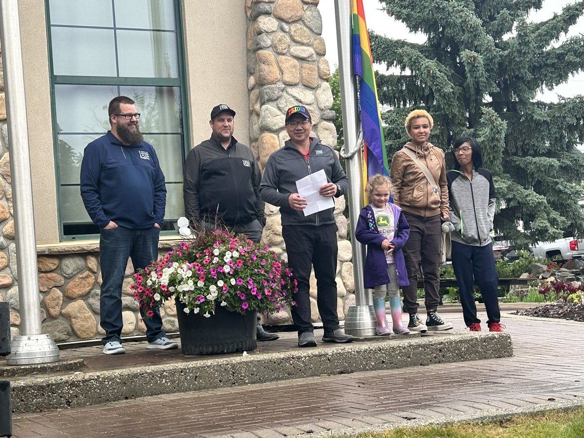 wchoy74's tweet image. Today we raised the #Prideflag to show our 2SLGBTQIA+ members that they are not only seen, but are #valued and #respected members of our #community 
Happy Pride month everyone! #pride #stonyplain #inclusion #diversity #loveislove