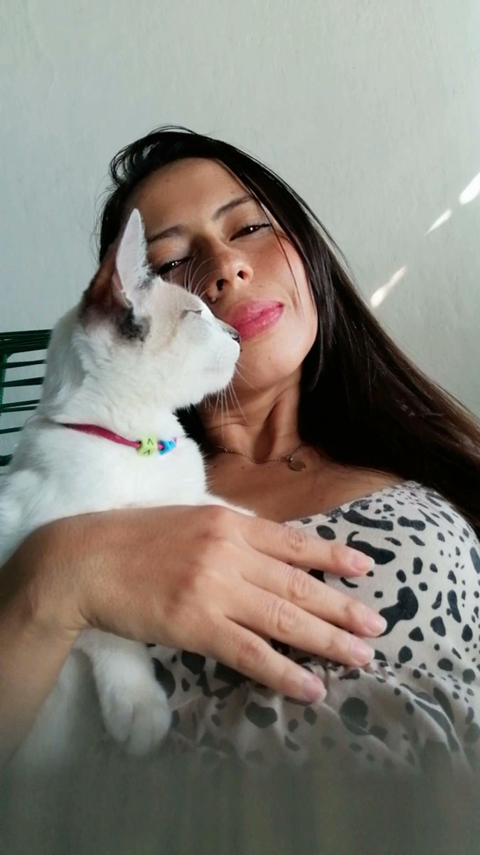 clarpajoy's tweet photo. 😻 https://t.co/RmbuxFN7Rd