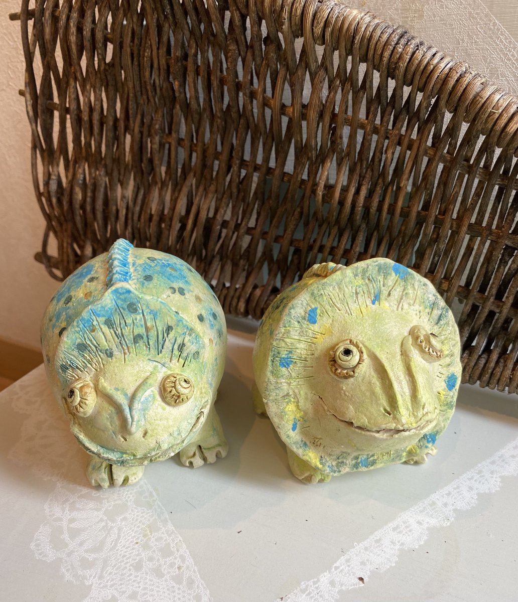 keiko3sun's tweet photo. 18日桜の宮駅前@arahiresbox さんに納品完了作品です。個性的な作品が多めです。

#カメレオン
#陶芸
#薔薇のお皿 https://t.co/1YkXNW80Ga