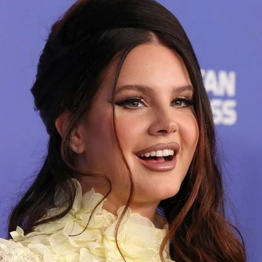 poponze's tweet image. Em homenagem aos 38 anos de Lana Del Rey, cite a sua música favorita da cantora.