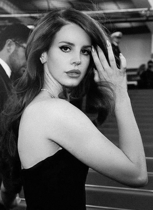 poponze's tweet image. Em homenagem aos 38 anos de Lana Del Rey, cite a sua música favorita da cantora.