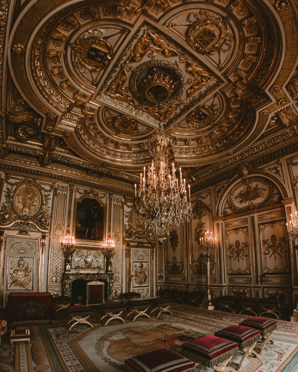 How do you move on? You move on when your heart finally understands that there is no turning back.

— J.R.R. Tolkien

Château de Fontainebleau