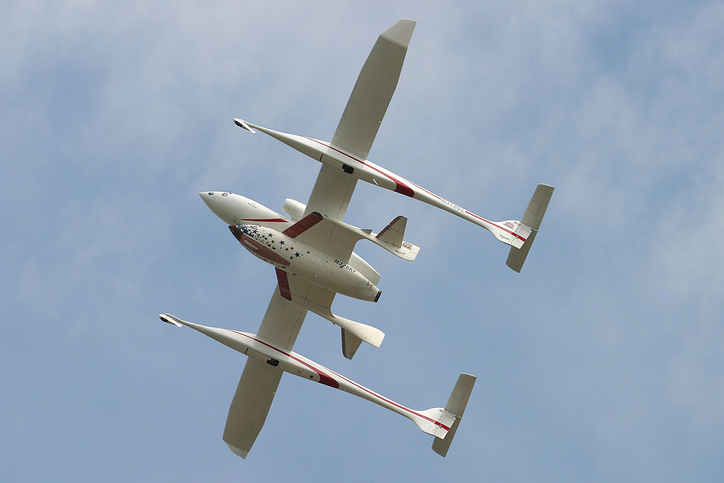 White Knight carrier plane with SpaceShipOne attached below