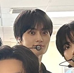 이 고양이는 머죠