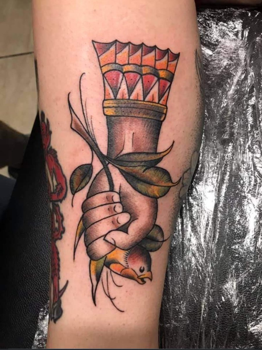 SnackyBoi6's tweet photo. We love a good birb tattoo 🐦 #BirdInHand #InkedGirls #TraditionalTattoo #Tattoo #TattooedGirls https://t.co/sDnqlfB4hQ